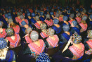 Staphorst 1986 Women in traditional costumes during a dress auction.