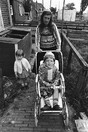 Marken 1970 Wolmet Schouten and her children