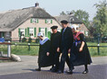 Staphorst 1986  'on the way to the church'